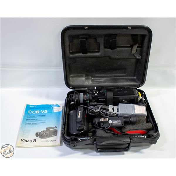 VINTAGE SONY CCD-V5 CAMCORDER SET IN A