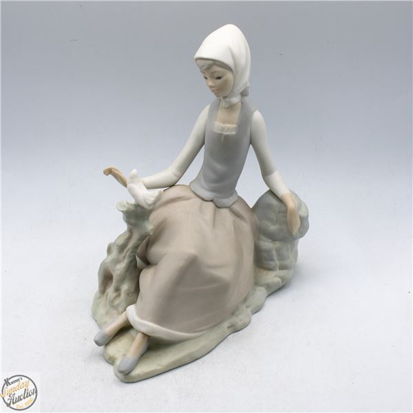 LLADRO SHEPARDESS WITH DOVES