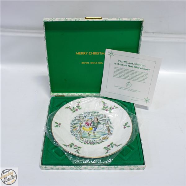 VINTAGE ROYAL DOULTON CHRISTMAS PLATE IN BOX