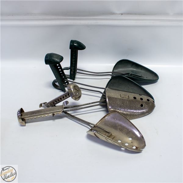 LOT OF VINTAGE SHOE TREES