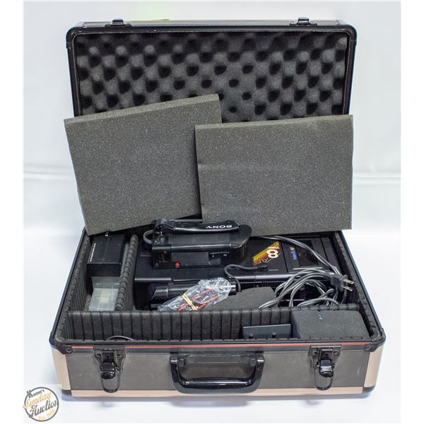 VINTAGE SONY CCD-V8AF VIDEO8 CAMCORDER IN CASE