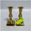 Image 1 : VINTAGE PAIR OF ENGLAND BRASS CANDLE STICKS