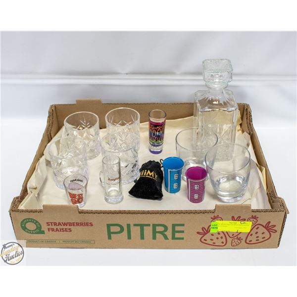 BOX WITH LIQUOR DECANTER WITH 4 MATCHING