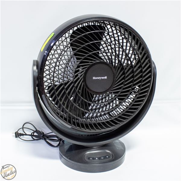 BLACK HONEYWELL TABLE/FLOOR FAN - 3-SPEED,
