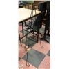 Image 1 : BLACK WIRE METAL TRI-POD ART DISPLAY STAND/