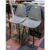 Image 1 : SET OF TWO PUB-HEIGHT BAR STOOLS - PADDED