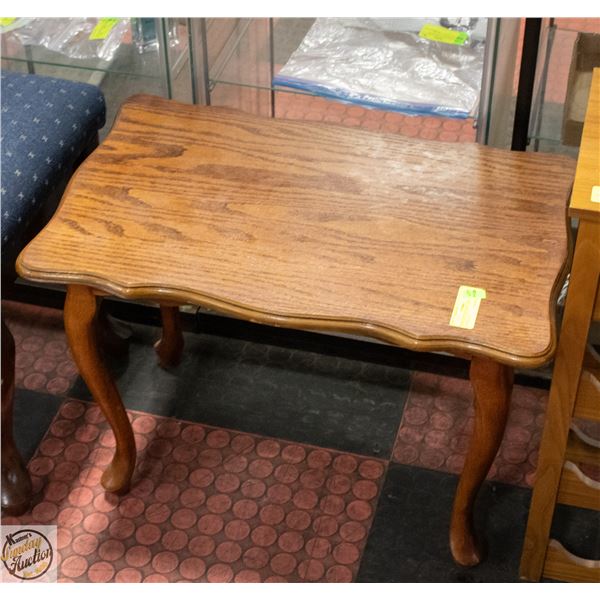 VINTAGE OAK SIDE TABLE 18"X24"X15"