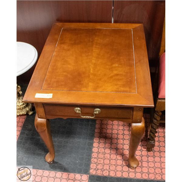 SIDE TABLE WITH DRAWER 22"X27"X22"