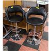 Image 1 : SET OF TWO BLACK LEATHER HYDRAULIC CHAIRS -