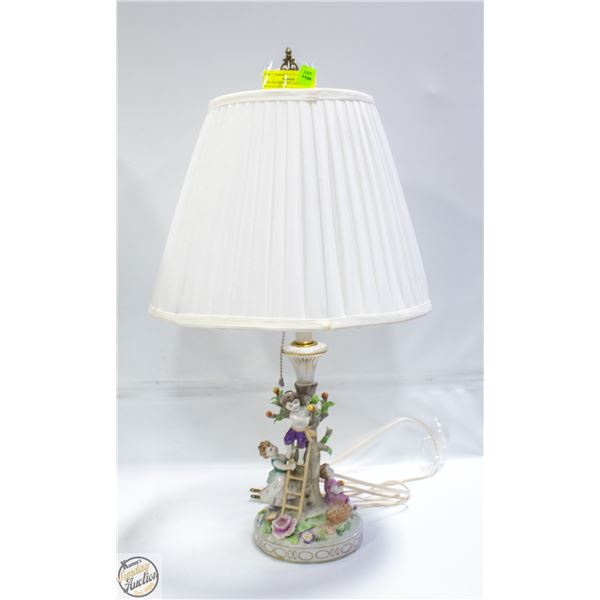 VINTAGE DRESDEN(NO STAMP)LAMP KIDS PICKING APPLES
