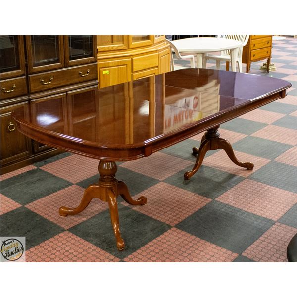 MAHOGANY DINING ROOM TABLE INCLUDES 1 LEAF