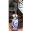 Image 1 : VINTAGE BLUE AND WHITE CHINESE CERAMIC VASE WITH