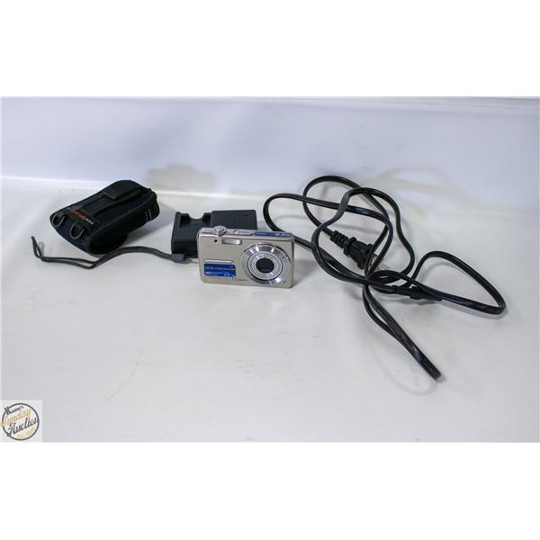VINTAGE OLYMPUS CAMERA FE-230