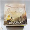 Image 1 : VINTAGE ARCOROC PUNCH BOWL SET IN BOX