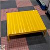 Image 1 : TRI ARC COMMERCIAL PLATFORM STAND / STEP