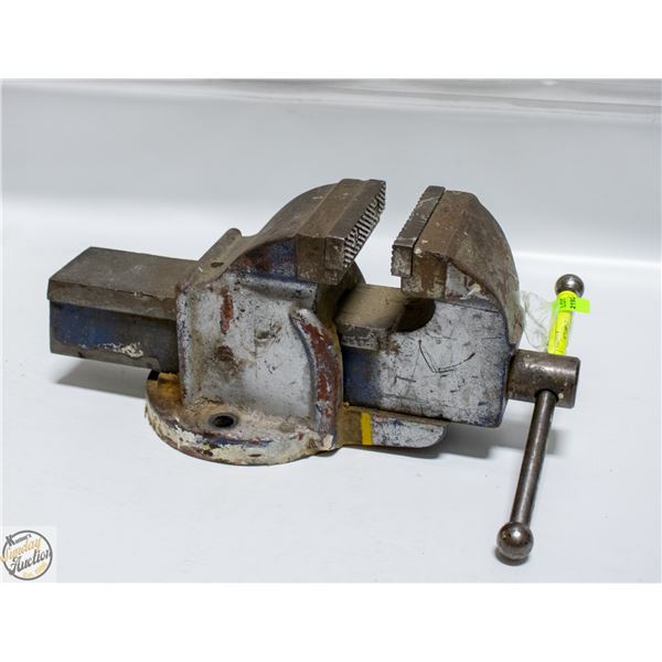 VINTAGE LARGE BENCH VISE