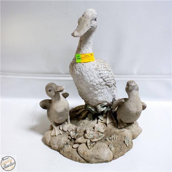 GARDEN DECOR MOTHER GOOSE+2 GOOSLINGS 20" X 15"