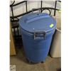 Image 1 : 2 RUBBERMAID GARBAGE CANS 1 LID