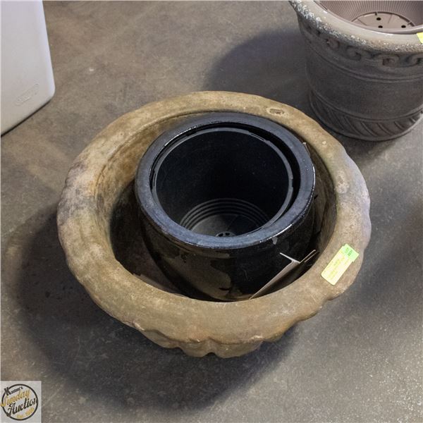 2 FLOWER POTS 15 IN + 10 IN DIAMETER