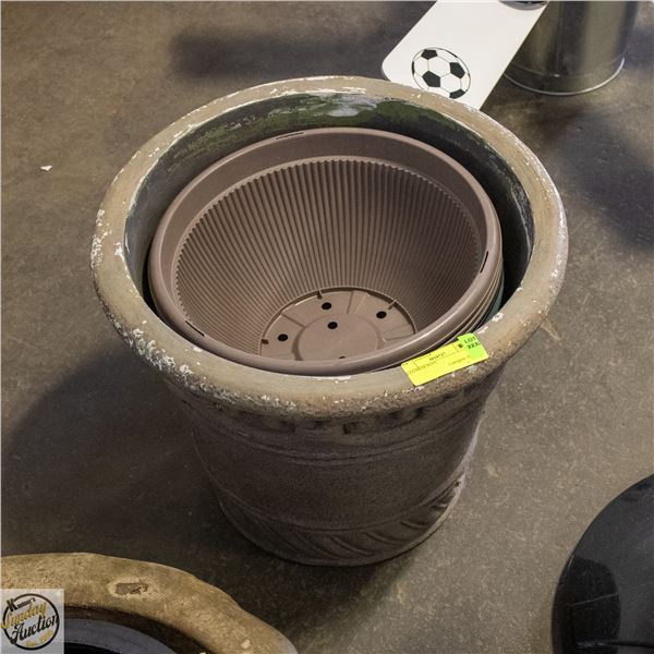 8 FLOWER POTS
