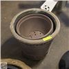 Image 1 : 8 FLOWER POTS