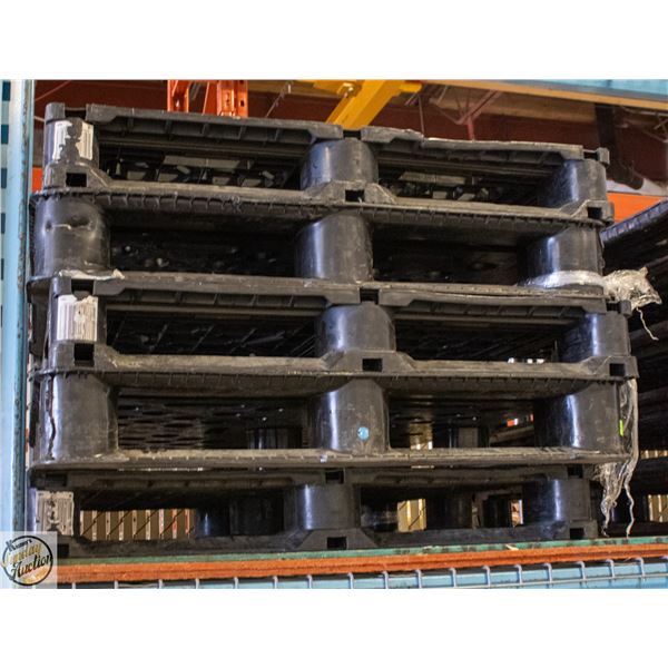 5 HEAVY DUTY PLASTIC PALLETS