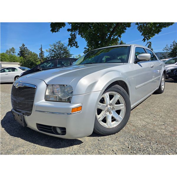 "NO RESERVE" - 2005 CHRYSLER 300 SILVER  240862 KMS - D687757