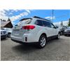 Image 9 : DUNCAN - 2013 SUBARU OUTBACK WHITE 166963 KMS - D315998A