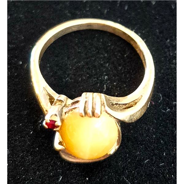 10 Kt. Gold Ring w/ Yellow & Red Stones