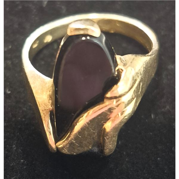 10 Kt. Gold Ring w/ Black Stone