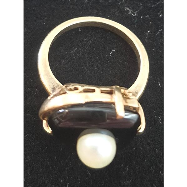 10 Kt. Gold Ring w/ Black Stone & Pearl (5.27 Grams)
