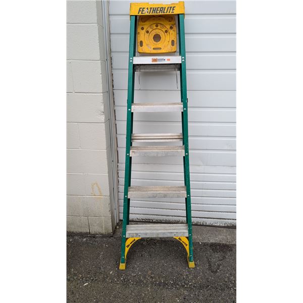 Featherlite 6' Medium Duty Ladder