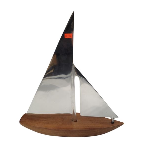 Metal & Wood Ship Decor