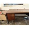 Image 2 : Laminate 5-Drawer Desk 72" x 31.5" x 29"