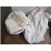 Image 2 : 3 bags full of place mats, table cloths, crotched items