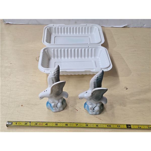 Pair of seagulls or turtle doves salt and pepper shakers