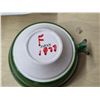 Image 5 : Vintage nesting beehive measuring cups- bee handles