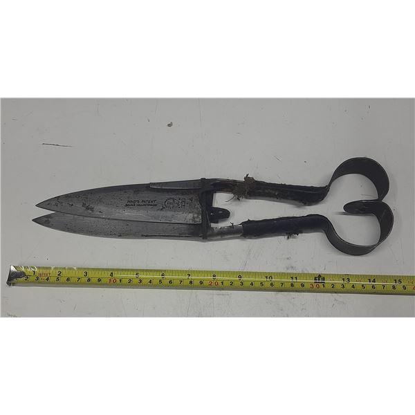 Antique hand-operated sheep shears, likely dating back to the late 19th or early 20th century.