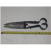 Image 4 : Antique hand-operated sheep shears, likely dating back to the late 19th or early 20th century.