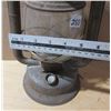 Image 4 : Beacon Coal Oil Barn Lantern