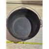 Image 3 : Cast iron cooking pot