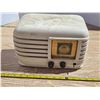 Image 1 : Vintage radio- untested
