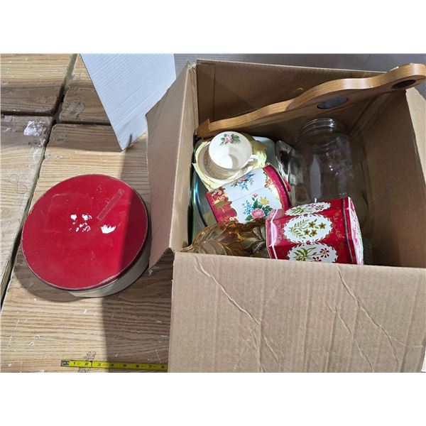 Pyrex serving dishes and misc items