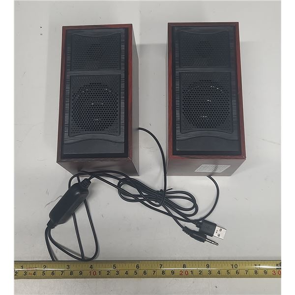 Computer speakers feature a wood-grain finish and connect via USB for power and a 3.5mm jack for aud