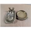 Image 1 : (2) Brass Change Holders (1) Sink Design