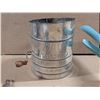 Image 3 : Lot of Vintage Kitchen/Baking items