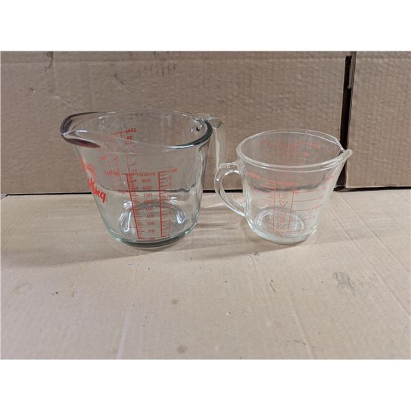 (2) Measuring Cups (1) Fire King Anchor Hocking and Pyrex