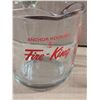 Image 3 : (2) Measuring Cups (1) Fire King Anchor Hocking and Pyrex
