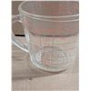 Image 5 : (2) Measuring Cups (1) Fire King Anchor Hocking and Pyrex