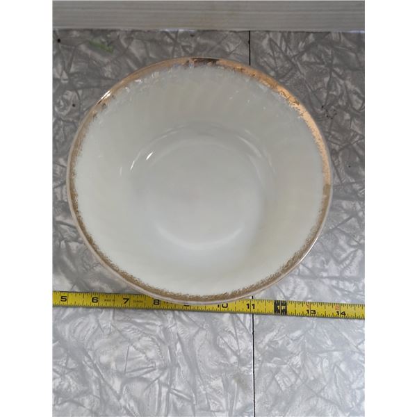 oven- fire king bowl with gold trim